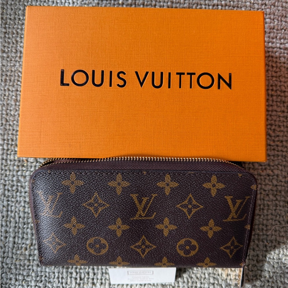 Louis Vuitton Zippy Wallet